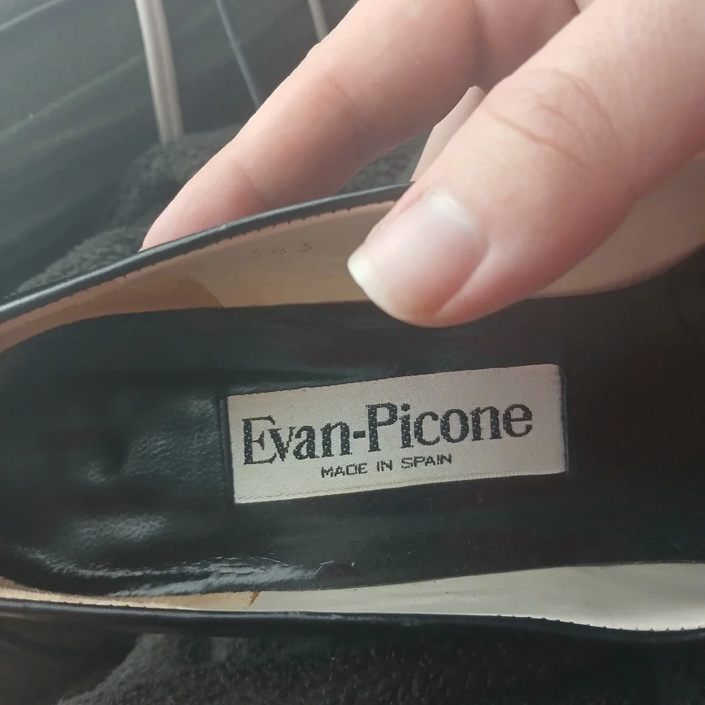 Evan-Picone Pumps 8.5N Black Leather Pointed Toe Stiletto Made in Spain 1383